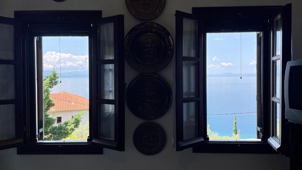 Iris Sea View Villa อาฟิสโซส ภายนอก รูปภาพ